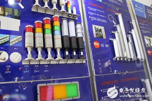 史比特?cái)y多款創(chuàng)新照明設(shè)備亮相工業(yè)博覽會，機(jī)床燈系列成展會焦點(diǎn)